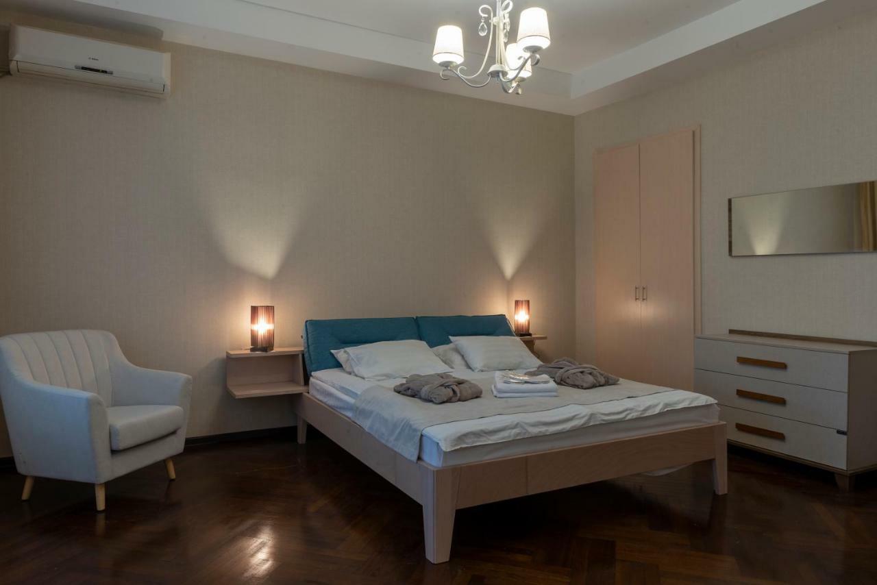 Golden Nugget Apartment Тбілісі Екстер'єр фото