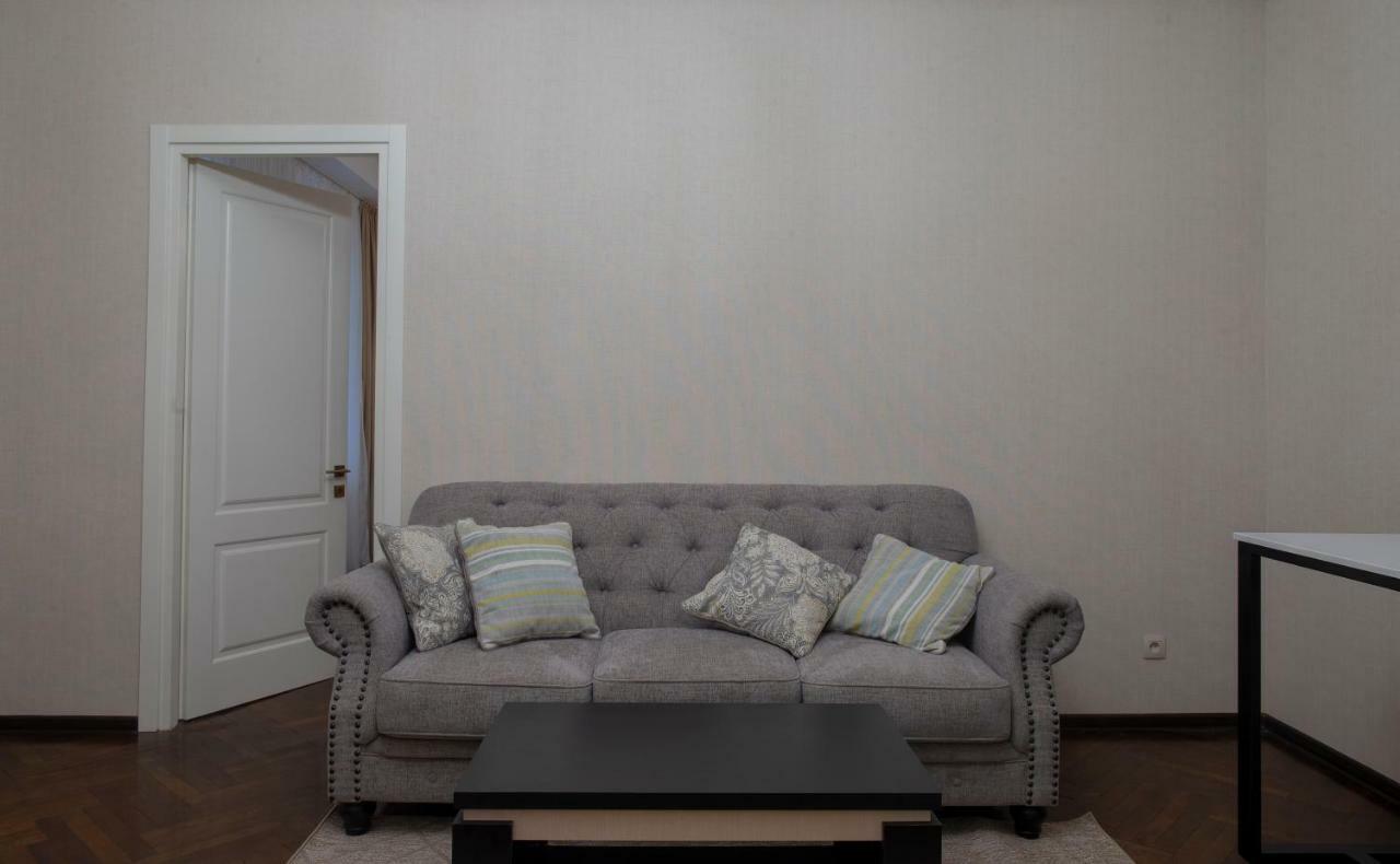 Golden Nugget Apartment Тбілісі Екстер'єр фото